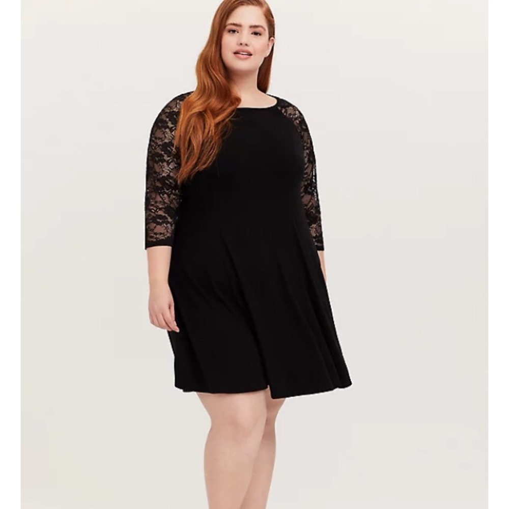 Lace Raglan Sleeve Trapeze Dress